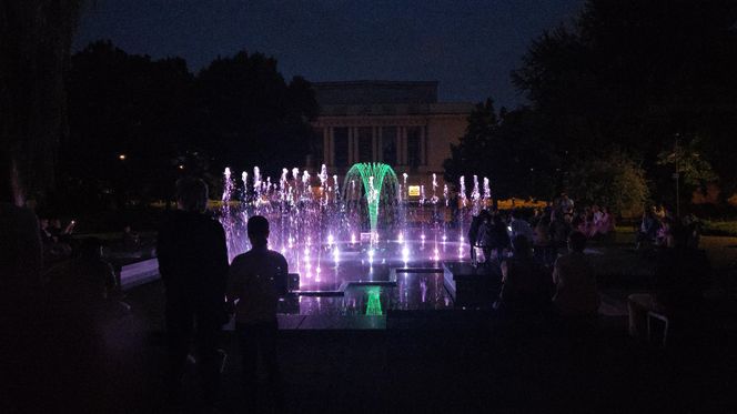 Muzyka, światło i woda w sercu Bydgoszczy. Ta fontanna naprawdę gra!
