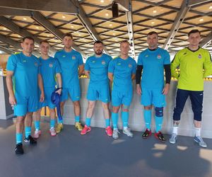 Na co dzień ratują, a dziś grają. Strażacka rywalizacja na parkiecie w Lesznie