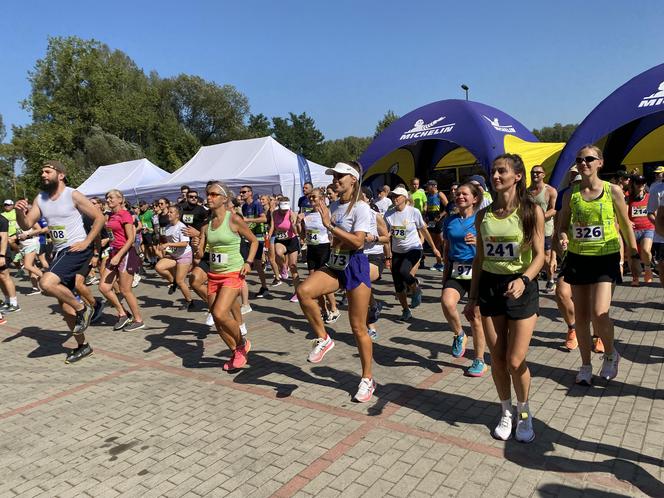 Kilometry Pomocy Michelin 2024. Sportowe emocje na plaży miejskiej w Olsztynie. Zobacz zdjęcia!