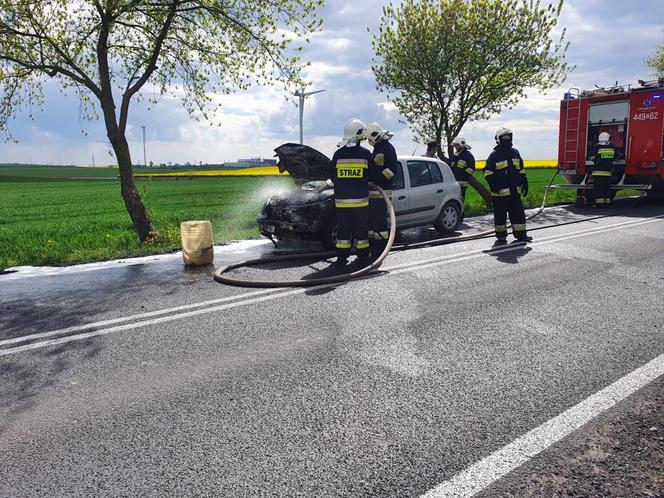 Pożar samochodu osobowego w Łasinie