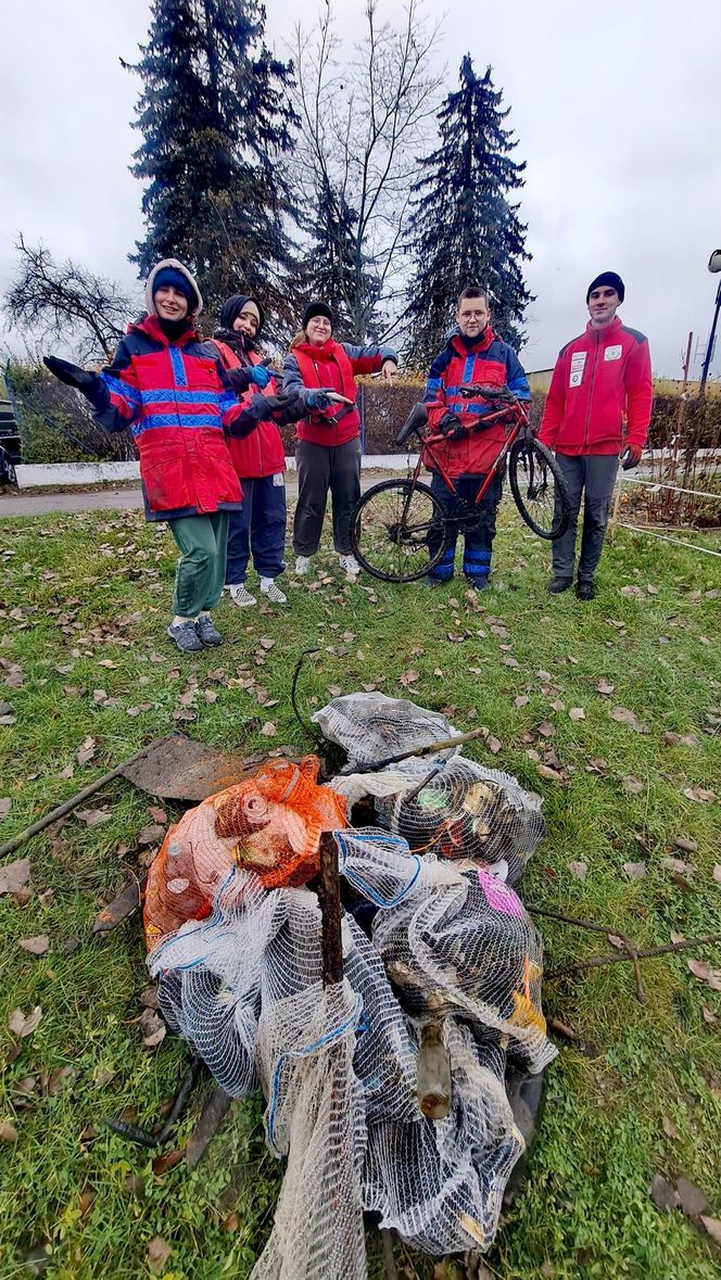 Posprzątali Kanał Łuczański w Giżycku. To, co wyłowili, zaskoczyło wszystkich [ZDJĘCIA]