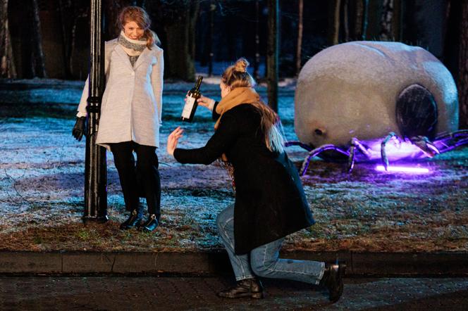 Na Wspólnej odc. 3457. Daria (Patrycja Topajew), Paulina (Marta Walesiak)