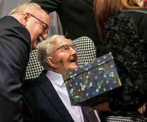 Walczył w II wojnie światowej i uciekał przez wiele lat. Życie pana Edwarda to gotowy scenariusz na film! [ZDJĘCIA]