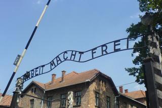 78. rocznica wyzwolenia KL Auschwitz. Na obchody przyleciał mąż wiceprezydent USA Kamali Harris