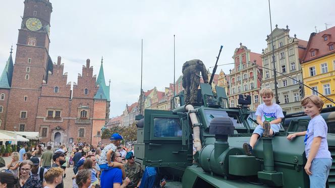 Święto Wojska Polskiego we Wrocławiu. Taki sprzęt zaprezentowano na wrocławskim Rynku 