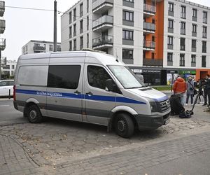 Oczekiwanie na wyjście ks. Michała Olszewskiego na wolność