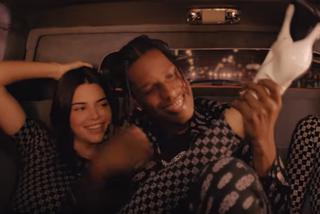 A$AP Rocky gra na nodze Kendall Jenner i Bieberowie w bieliźnie - czego to reklama?
