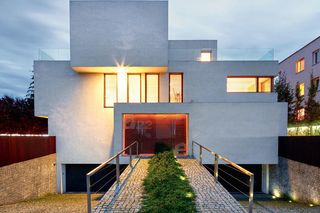 Bryła i wnętrza nietypowego bliźniaka