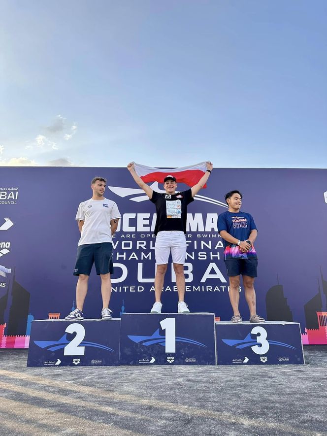 Michał Tomaszowski na podium mistrzostw świata Oceanman