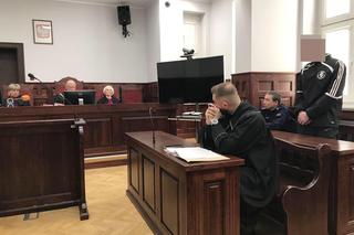 33-letni Sławomir K. miał złamać matce kręgosłup. Ruszył proces w Słupsku