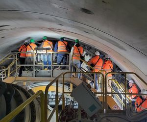 Drążenie tunelu pod Pisarzową w ramach modernizacji linii 104