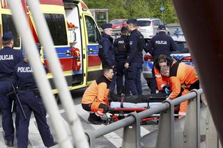 Aktywiści znów blokują Warszawę. Przykleili się do mostu, interweniowało pogotowie