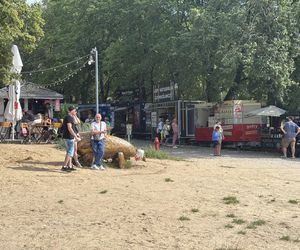 Wakacyjny patrol Eska Summer City na olsztyńskiej Plaży Miejskiej