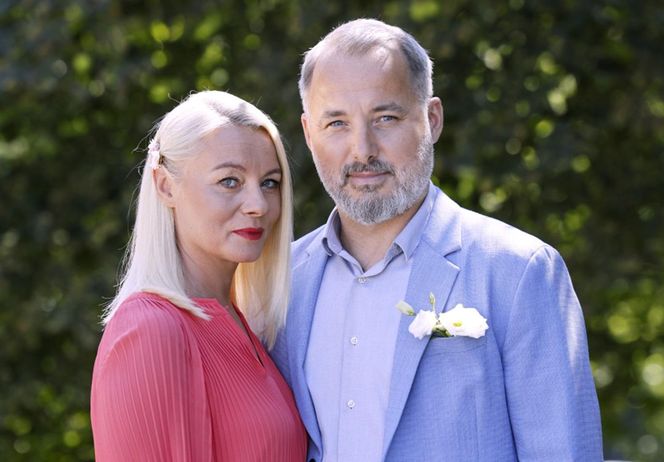 „Pierwsza miłość” odc. 3883 streszczenie. Bartek jest pewny, że za prowokacją stoją lokalni nastolatkowie. To na nich wyładowuje swoją frustrację