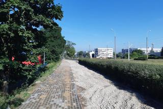 Budowa ścieżki rowerowej w ciągu Szosy Bydgoskiej na finiszu. Tak wyglądają prace w Toruniu