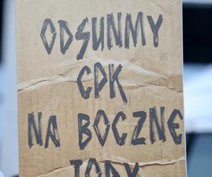 Rolnicy w stolicy przeciwko CPK. Protest przy dworcu zachodnim przed siedzibą spółki