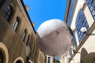 Tarnów ma swój Księżyc! Niezwykła instalacja pojawiła się w Pasażu Tertila