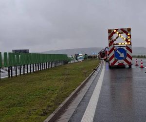 Koszmarny wypadek na A1 między Nowymi Marzami i Grudziądzem. Dwie osoby ranne! [ZDJĘCIA]