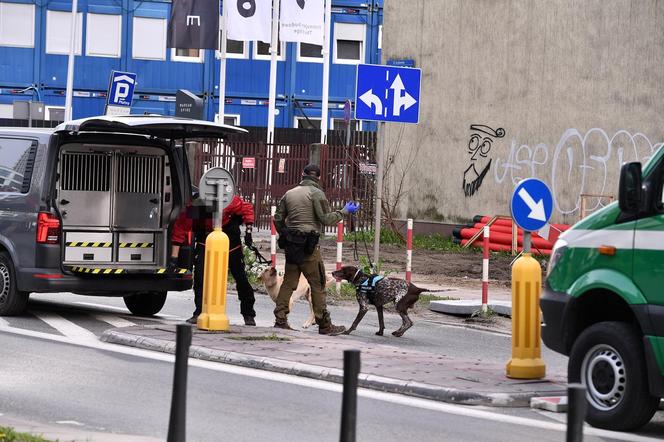 Akcja służb na Woli. Znaleziono ciało. Szukają kolejnych!?