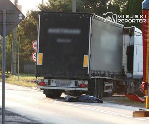 Koszmar w Nasielsku. Wpadł pod ciężarówkę. Pieszy nie miał żadnych szans