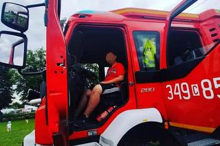 Młody strażak zginął pod kołami samochodu. Do wypadku przyjechali jego starsi druhowie