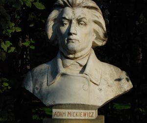Popiersie Adama Mickiewicza w parku im. Henryka Jordana w Krakowie