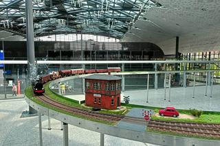 Specjalna wystawa na Łodzi Fabrycznej. Zobacz, jak prezentowały się makiety kolejowe [ZDJĘCIA]