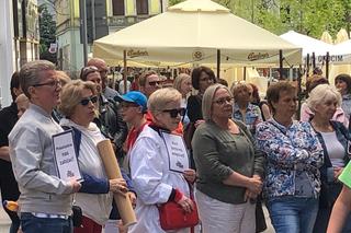 Protest „Ani Jednej Więcej!” w Rybniku. Protestowano przed biurem PiS [ZDJĘCIA]
