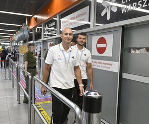 Kibice w szoku! Czekali na siatkarzy, a tu nagle wyszli polscy złoci medaliści