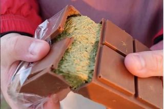 Książulo zjadł dubajką czekoladę od Zenka Martyniuka. Tak ją ocenił. Warto wydać 100 zł? 