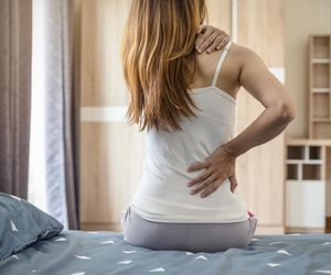 Bóle pleców, krzyża, karku? Zestaw prostych ćwiczeń pozwoli zapomnieć o bólu kręgosłupa