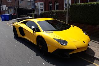Przyjechał pod komisariat Lamborghini wartym 1,5 mln złotych. Auto szybko trafiło na policyjny parking