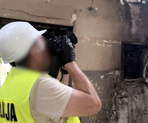 Policjanci pokazali jak wygląda wnętrze spalonego budynku w Ząbkach. Wstrząsające obrazki