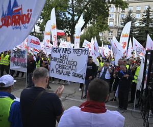 Protest pracowników pod ambasadą Turcji