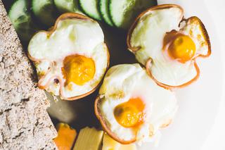 Szybki obiad z jajkiem sadzonym i młodymi ziemniakami - propozycja na błyskawiczny, prosty obiad