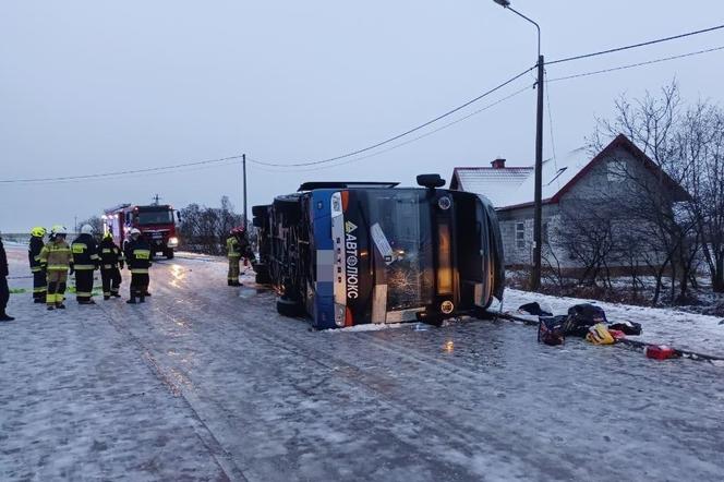 Wypadek autokaru w miejscowości Gołębie