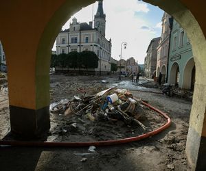 Sprzątanie po powodzi w miejscowości Lądek-Zdrój