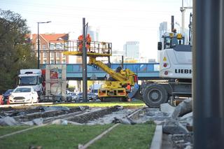 Kierowcy mają dość rozkopanej Woli. Z korka wjeżdżają w kolejny korek 