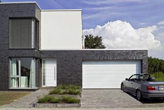 Bez strat energii. Energooszczędne bramy garażowe i drzwi wejściowe firmy Hörmann. 