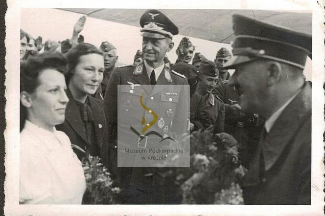 Hans Frank, Adolf Hitler i krośnieńskie lotnisko. Muzeum Podkarpackie w Krośnie kupiło wyjątkowy album!