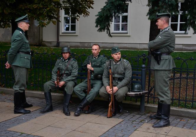 Na planie zdjęciowym do serialu „Wojenne Dziewczyny”