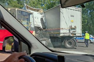 Wypadek tramwaju i samochodu ciężarowego w Zabrzu