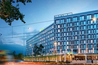 Koniec warszawskiego szkieletora. Ruszyła budowa hotelu 