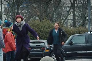 M jak miłość odc. 1729. Szymek (Staś Szczypiński), Marcin (Mikołaj Roznerski), Iza (Adriana Kalska)	