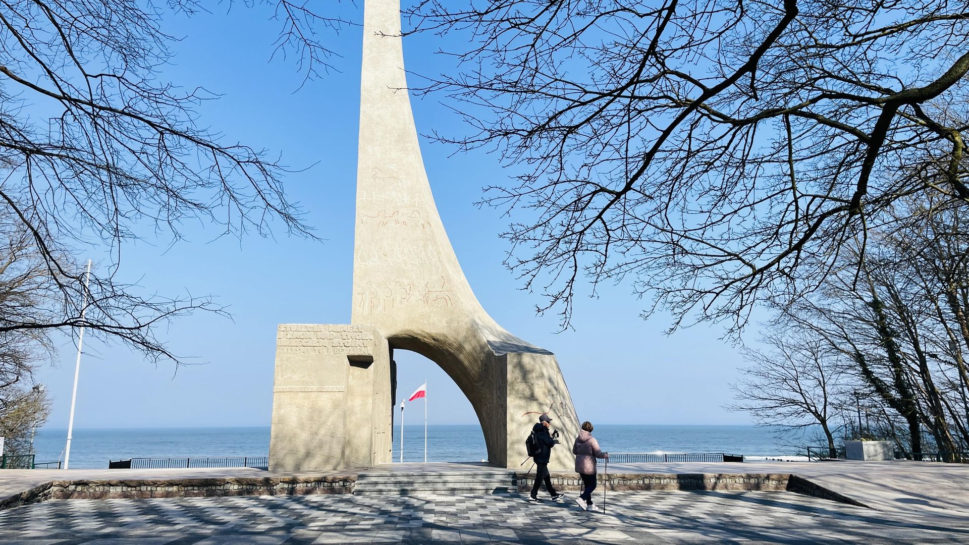 Kołobrzeg - Pomnik zaślubin z morzem