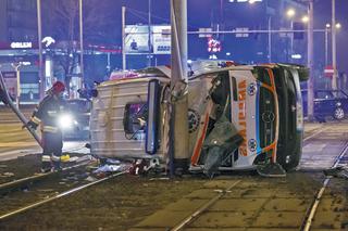 WROCŁAW: RATUJĄC noworodka, ROZTRZASKALI SIĘ na słupie