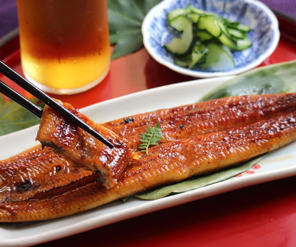 Ani pstrąg, ani makrela. To właśnie ta wędzona ryba jest wyjątkowo zdrowa i smaczna