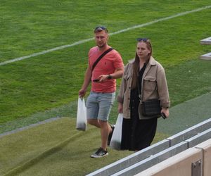 Pożegnianie Murawy na Chorten Arenie. Jagiellonia Białystok rozdaje boisko swoim kibicom