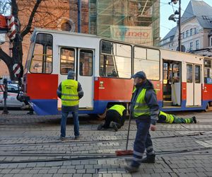 To mogło skończyć się tragedią w centrum Bydgoszczy. Wykoleił się tramwaj, którym podróżowało 50 pasażerów