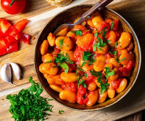 Fasolka po bretońsku wege. Tak kapitalna, że nie poznasz, że jest bez mięsa